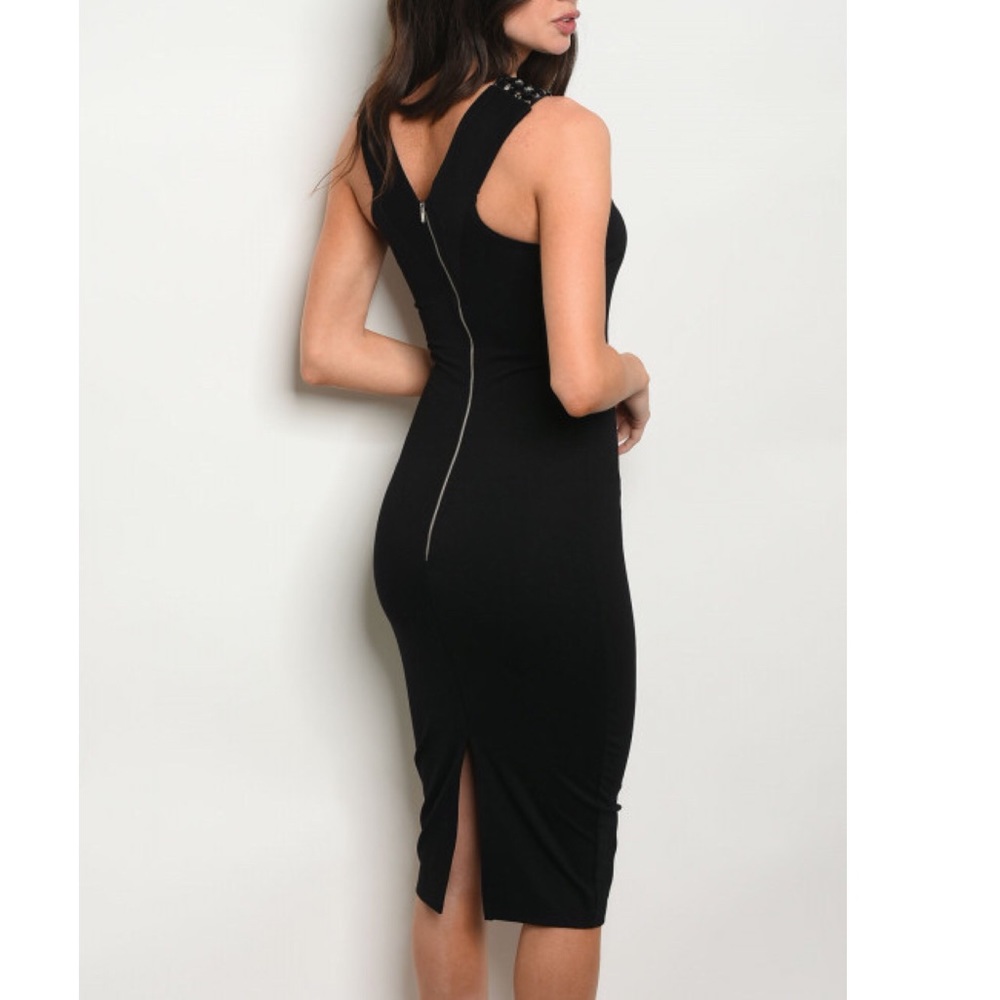 SALES ❗️Black Sleeveless Body Con Midi Dress - Picture 3 of 5